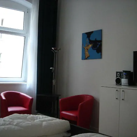Helmholtzplatz Apartment